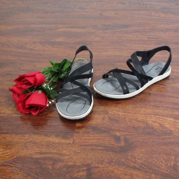 Ahnu Shoes - NWOB Ahnu Black Leather Pull On Sandals Athletic